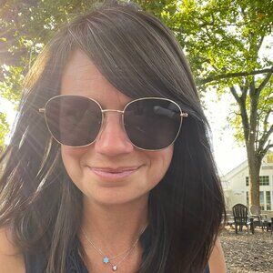 Meet your Posher, Emily